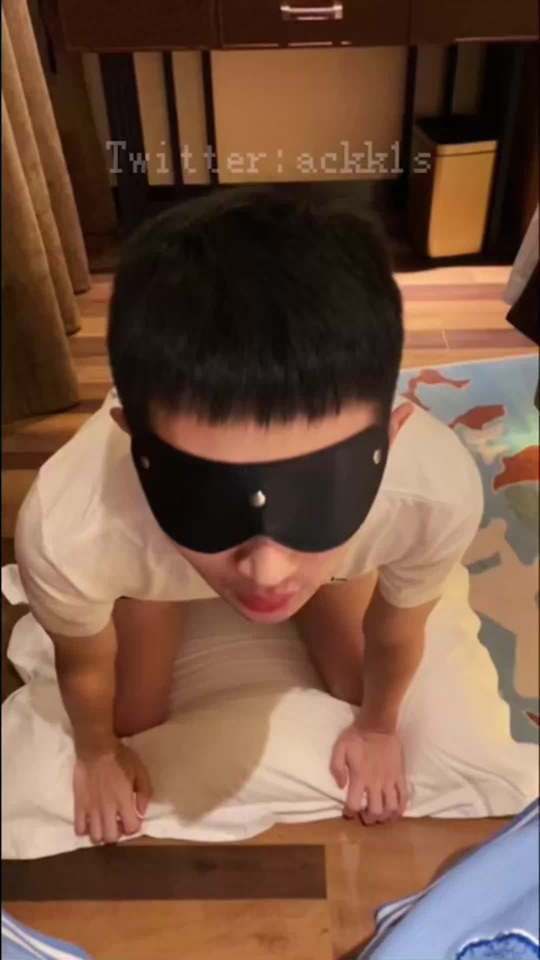 训练天菜颜值男狗奴卑微乞求男同志爸爸臭脚快插嘴视频