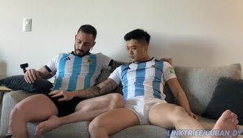 大胡子足球运动员男同性恋和同事公寓激情性爱大肉棒疯狂爆菊视频