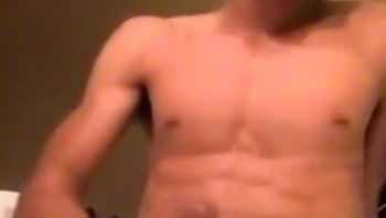 寸头体育生肌肉男gay小宾馆骚浪自慰疯狂打飞机贱态毕露视频