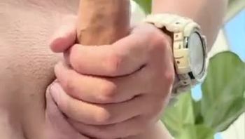 圆脸寸头纹身痞子男同志在花园里骚浪自慰疯狂撸鸡巴贱态尽显视频