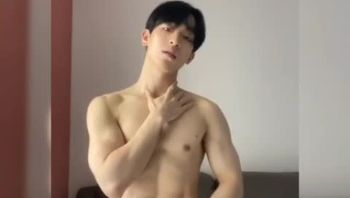 超帅八块腹肌小鲜肉男同性恋骚浪自慰疯狂撸鸡巴骚气爆棚视频