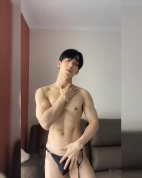 超帅八块腹肌小鲜肉男同性恋骚浪自慰疯狂撸鸡巴骚气爆棚视频