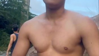 抖音网红帅哥肌肉男男同志野外天桥底直播骚浪自慰疯狂打飞机骚气尽显gv视频