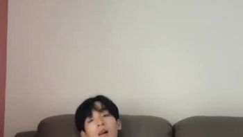 韩国欧巴帅气小鲜肉男同志骚浪自慰疯狂打飞机看的人欲望炸裂gv视频