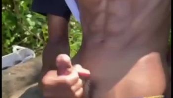 广州健身教练男同志是条贱畜肌肉狗奴在户外小树林里疯狂舔舐基友的大鸡巴暴力口交视频