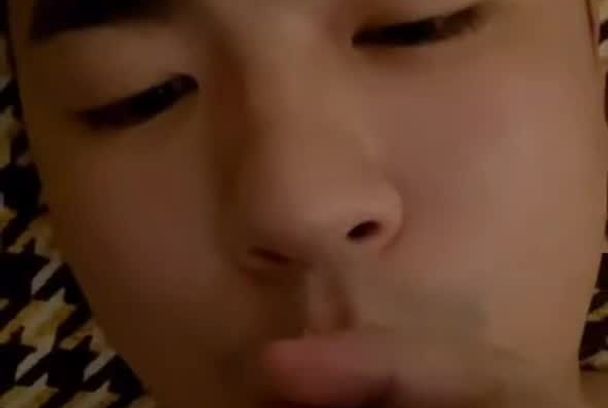 眉清目秀小奶狗和夹子音为念小姐姐线上自慰发飞机撸射GAY视频