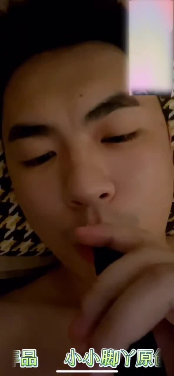 眉清目秀小奶狗和夹子音为念小姐姐线上自慰发飞机撸射GAY视频