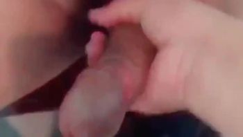 东北黑龙江半甲纹身痞子男同志被兄弟疯狂撸鸡巴手撸榨精贱态毕露视频