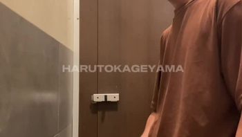 湖北精神小伙男同志公共厕所打开门骚浪自慰疯狂撸鸡巴骚态尽显视频