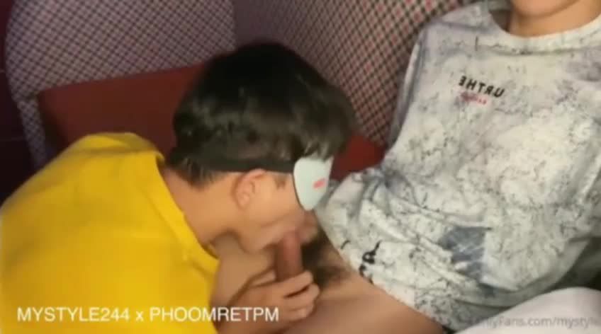 两个人戴着眼罩真的看得到吗？小鲜肉男同志与同学居家激情大战先舔鸡巴后操菊骚气爆棚gv视频