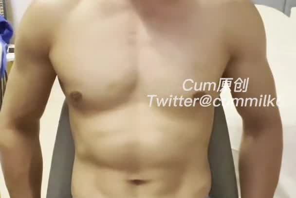 男男基友宾馆电动棒调情GV视频-大屌健身教练被直男震动棒玩弄漂亮大龟头视频