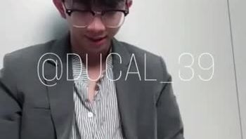 四眼书生气男gay发骚自慰情趣飞机杯撸管取精反差视频