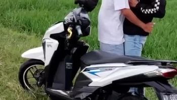 东南亚校园初中生男同志和直男基友打野战视频