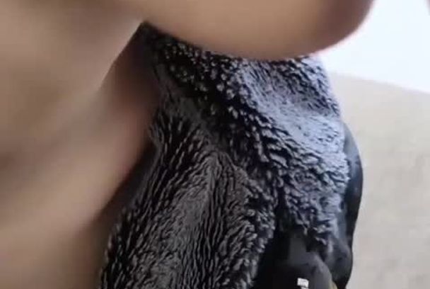 初中生男男情侣直播神情热吻视频看来是找对真爱连亲嘴都这么享受！