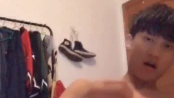 黑皮体育生初中生男同性恋骚浪自慰疯狂打飞机一脸的淫荡贱态尽显视频