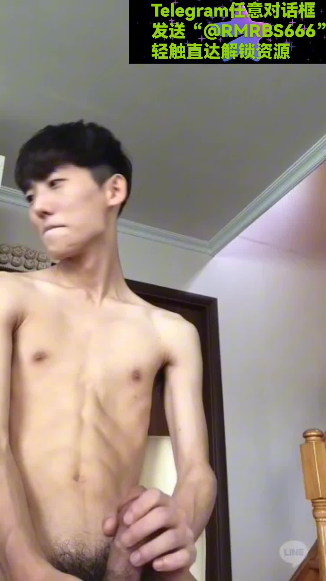 肌肉男初中生男同性恋居家自拍淫荡自慰疯狂打飞机骚气爆棚视频