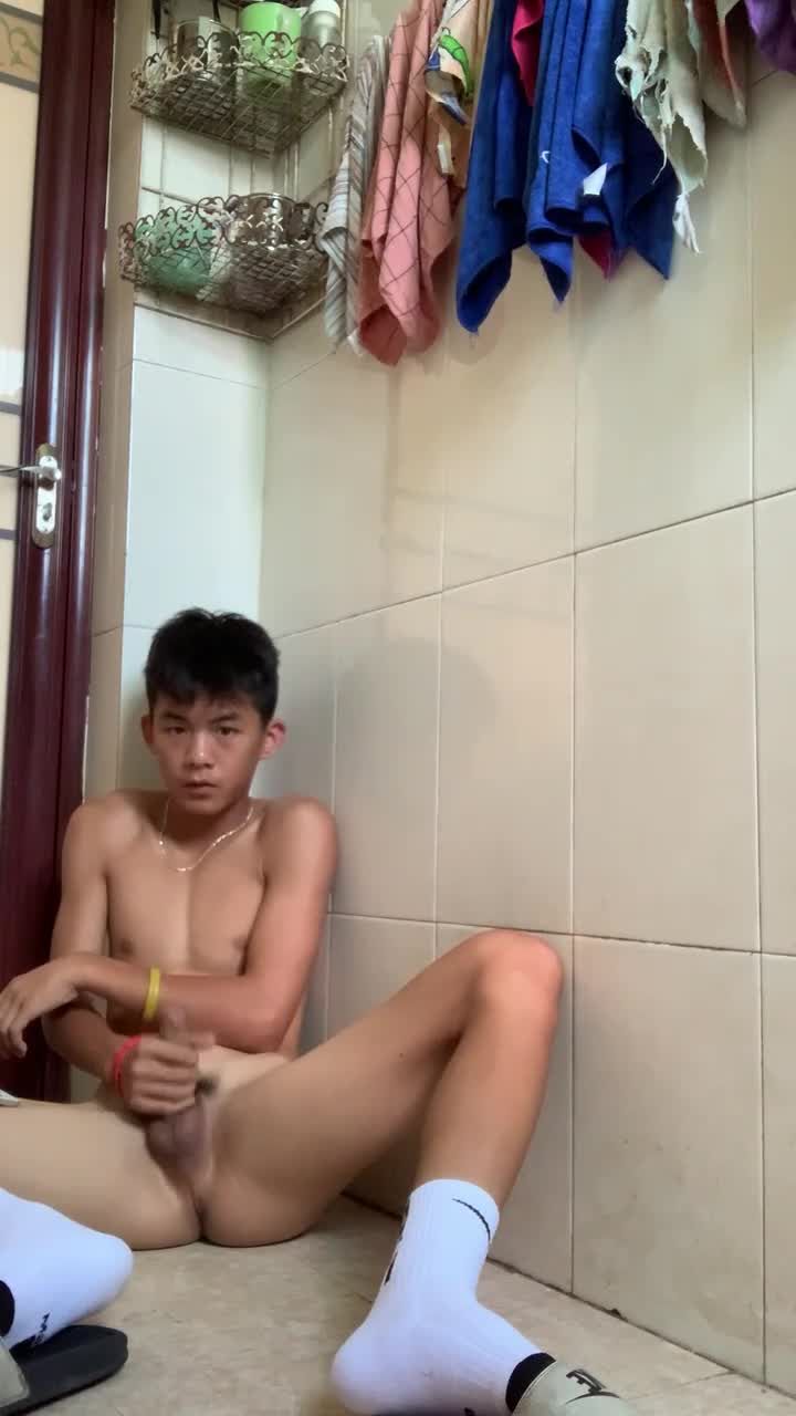 小白袜初中生男同志学校宿舍骚浪自慰疯狂打飞机骚气尽显视频