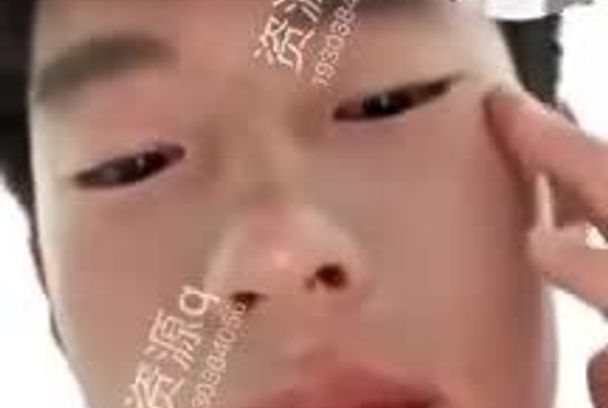 性瘾初中生用手机自拍打飞机手淫视频