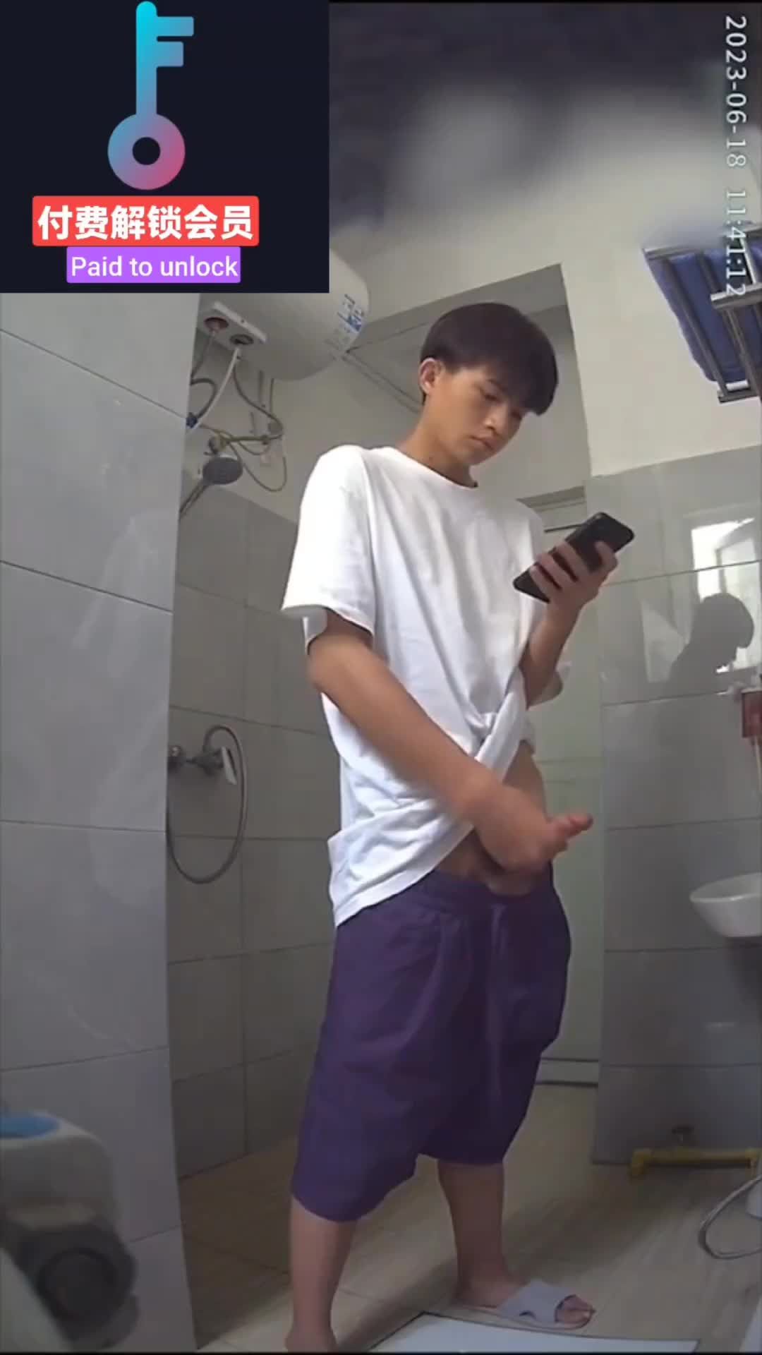 小奶狗初中生男同性恋居家厕所骚浪自慰疯狂撸鸡巴父母都在客厅视频