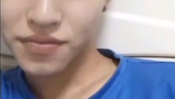 戴耳环精神小伙初中生男同志居家自拍骚浪自慰疯狂撸屌骚气尽显视频