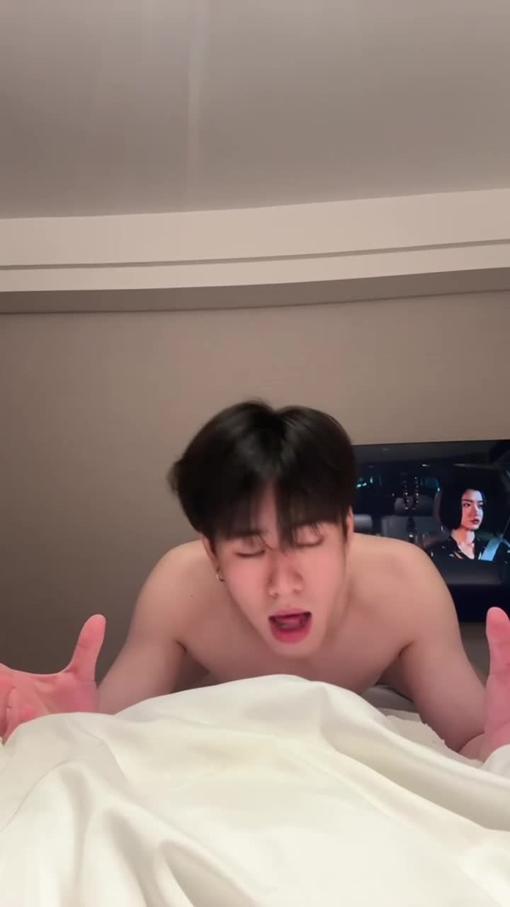 小鸡巴还没有发育吧！初中生男同志酒店自拍骚浪自慰疯狂撸鸡巴假屌抽插屁穴骚气爆棚视频