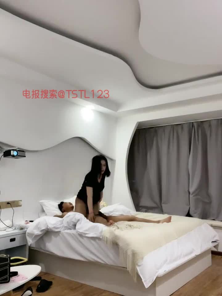肥臀巨乳ts人妖与大学生男同志激情69互舔鸡巴骚态尽显视频