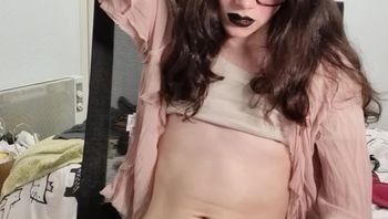 戴眼镜浓妆艳抹ts伪娘在家里自拍淫荡自慰疯狂撸肉棒骚态尽显视频