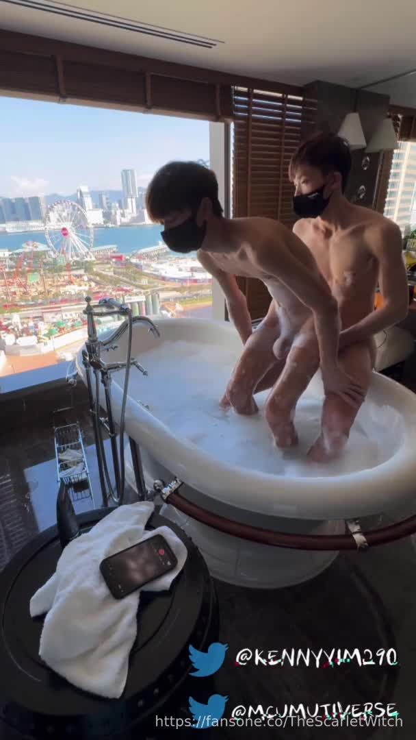 富二代初中生直男同志与老公gay0澡酒店浴缸性爱视频