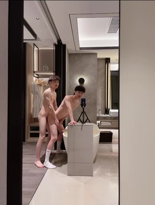 白袜小狼狗初中生被同学男同志大肉棒疯狂爆菊肛交高潮骚气尽显视频