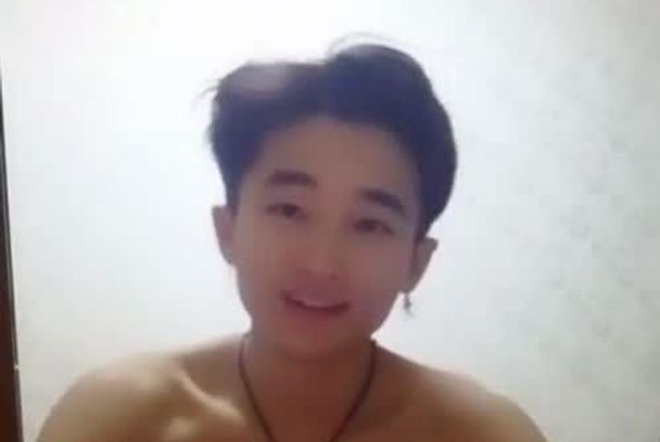 高冷帅气初中生深夜被男同性交支配打手枪聊骚视频