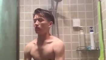 帅气男同志初中生在家中洗澡自慰撸管视频
