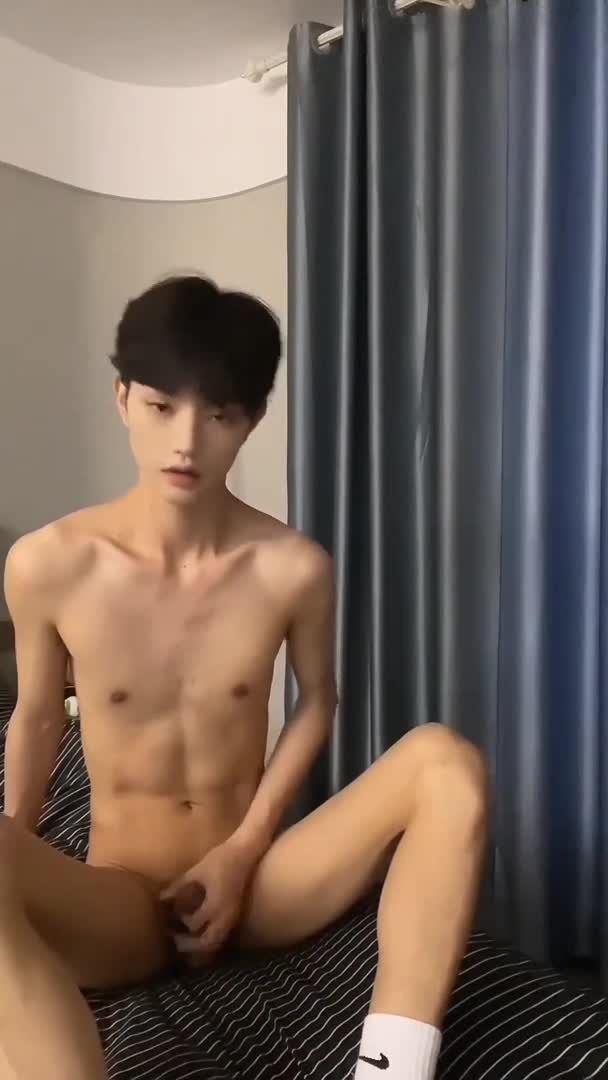 帅气小奶狗初中生男同志精虫上脑自慰撸屌榨精视频