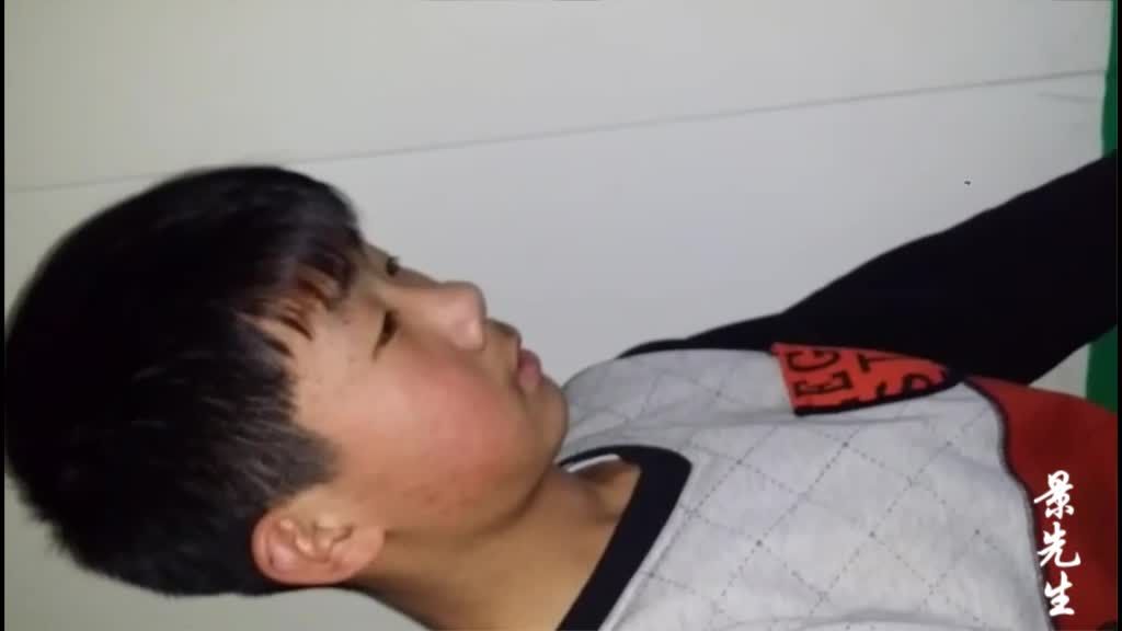 你玩游戏爸爸玩你菊花初中生被男同爸爸爆菊视频，