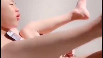 小鲜肉男同志初中生和好友一起直播干屁眼视频