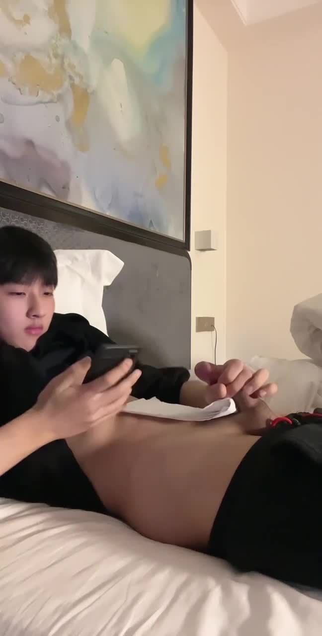 奶狗初中生gay居家自拍淫浪自慰疯狂撸大屌骚气爆棚视频