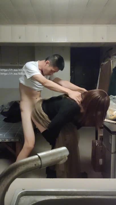 南京TS伪娘红姐被瘦高小伙大鸡巴后入打桩疯狂爆菊肛交视频