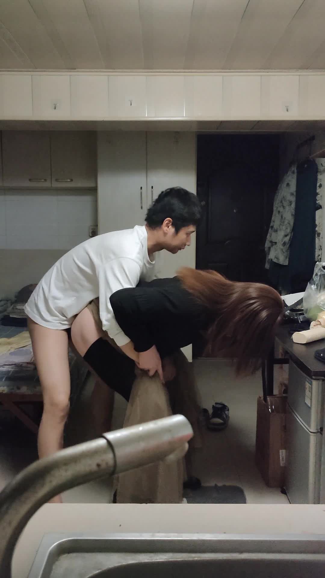 网约车司机带伤与TS伪娘南京红姐大黑屌爆操红姐骚菊穴视频