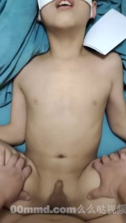 稚嫩小男孩被男同志爸爸猛操爆肛内射GV视频