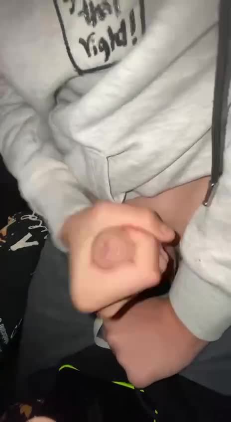 欧美小男孩在院子疯狂打手枪手法娴熟视频